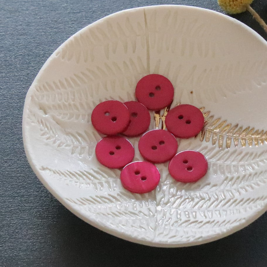 Lise Tailor - Flat button (Mother of Pearl)