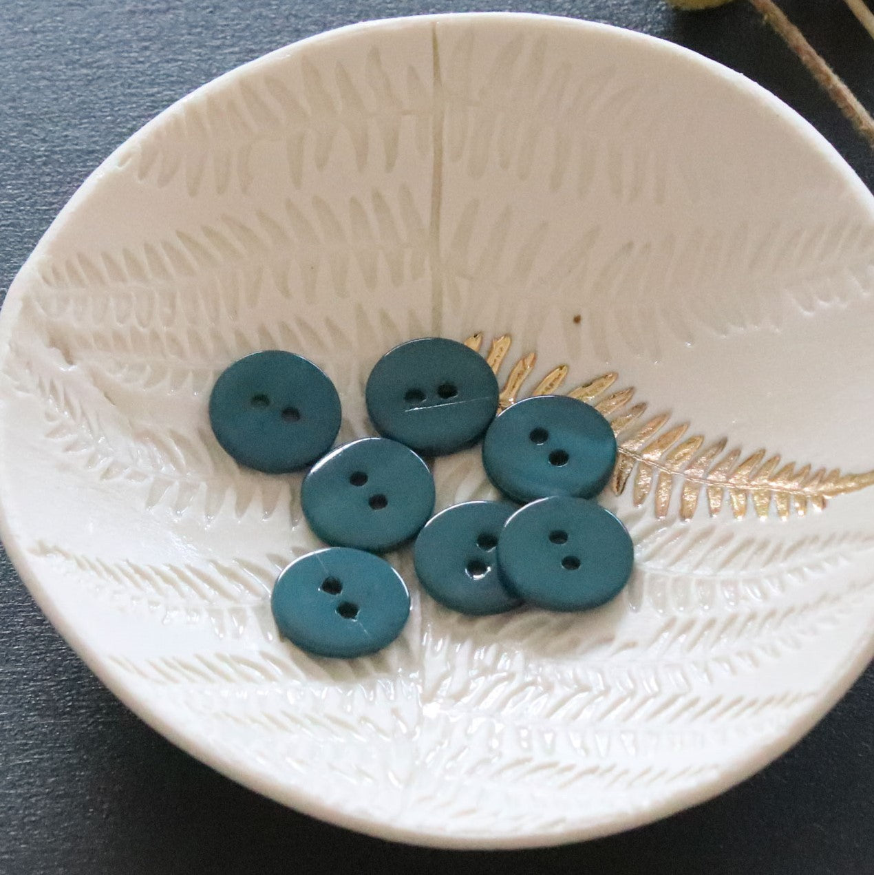 Lise Tailor - Flat button (Mother of Pearl)