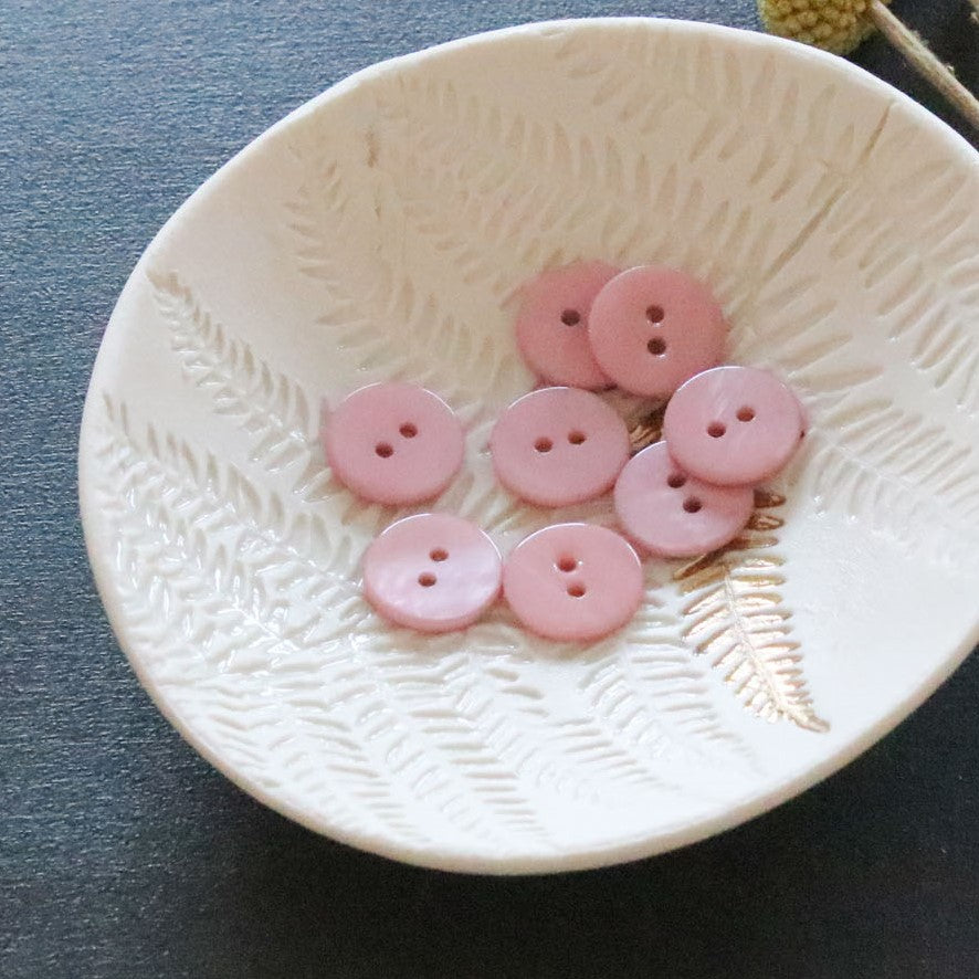 Lise Tailor - Flat button (Mother of Pearl)