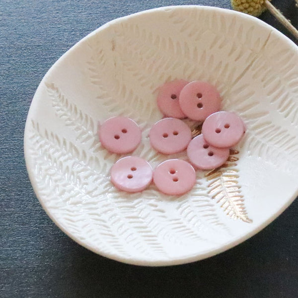 Lise Tailor - Flat button (Mother of Pearl)