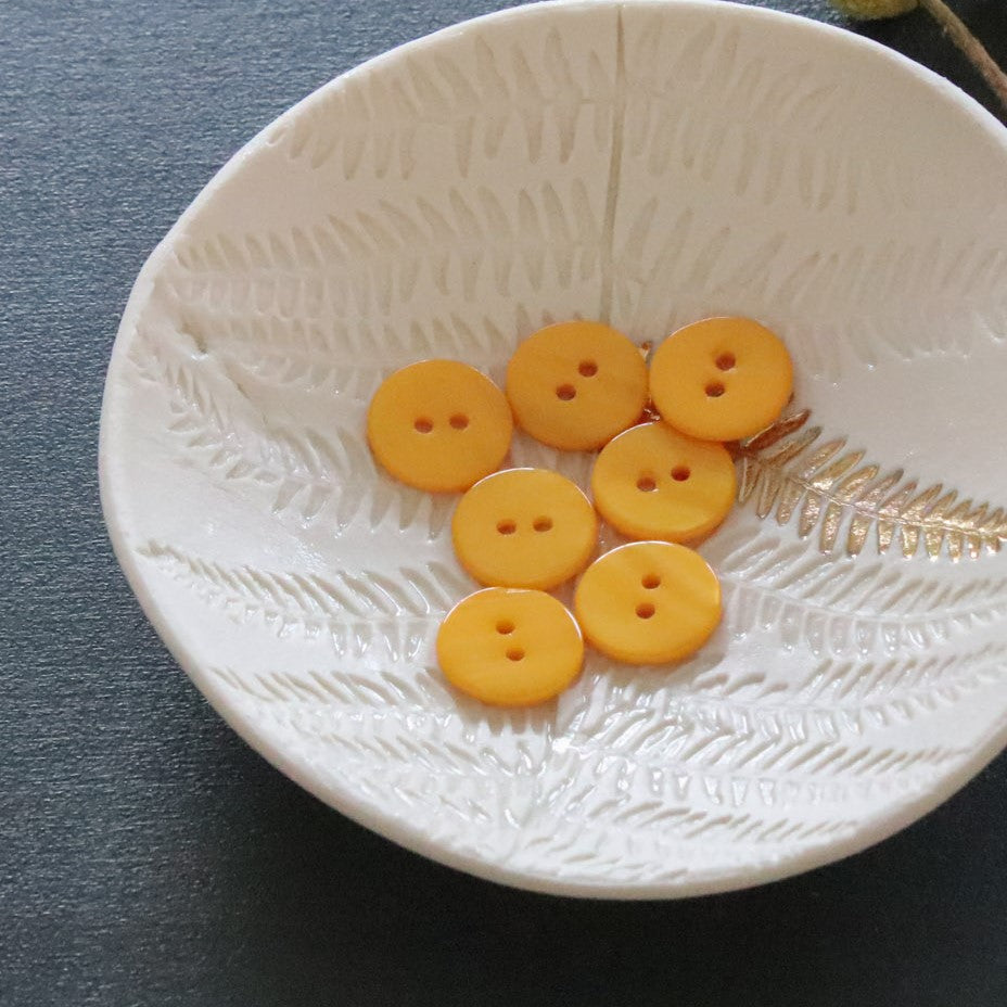Lise Tailor - Flat button (Mother of Pearl)