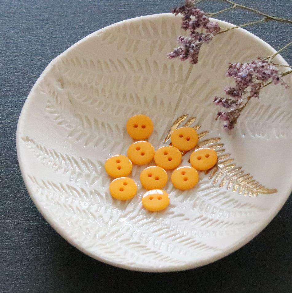 Lise Tailor - Flat Button (Shiny)