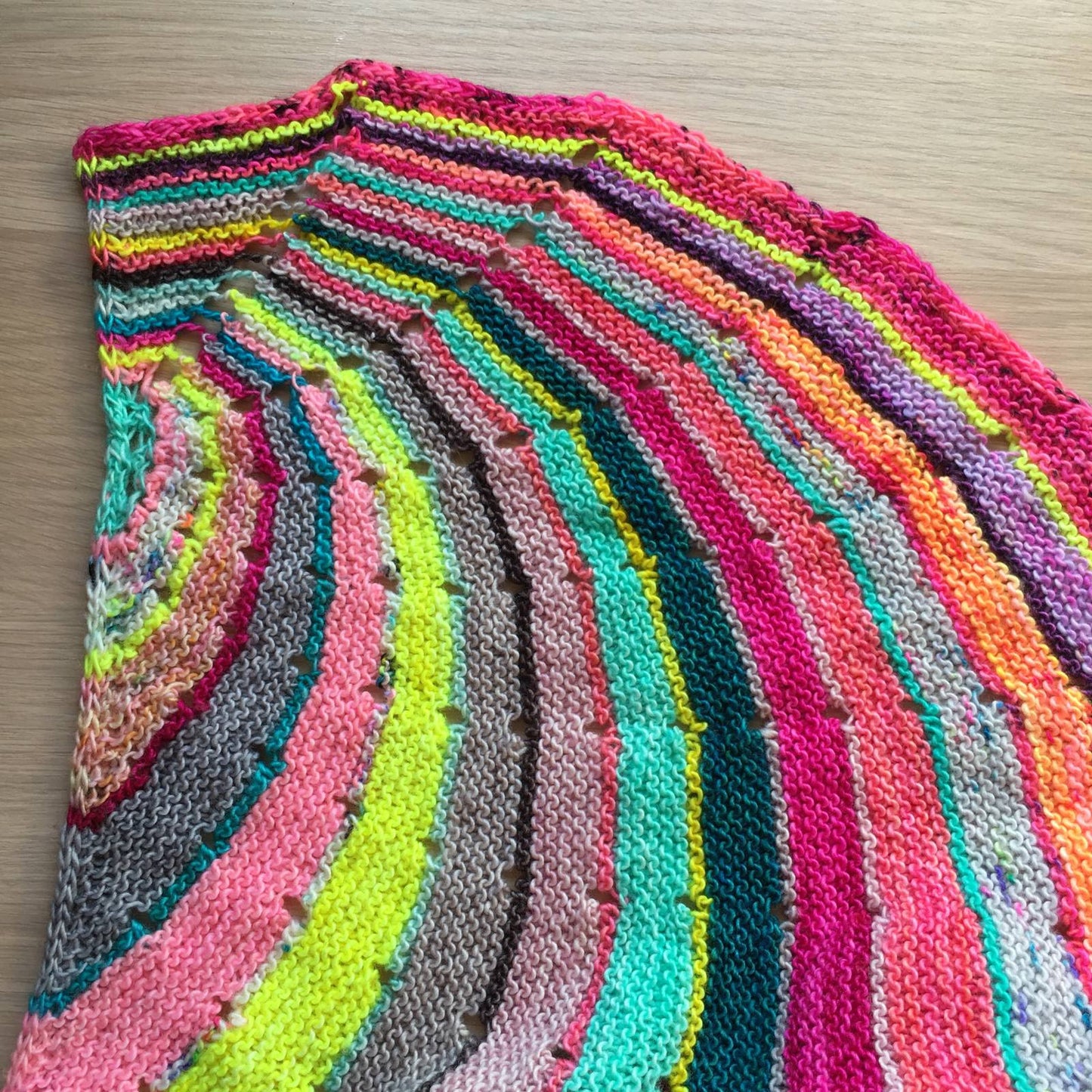 Dotted Rays Yarn Bundle