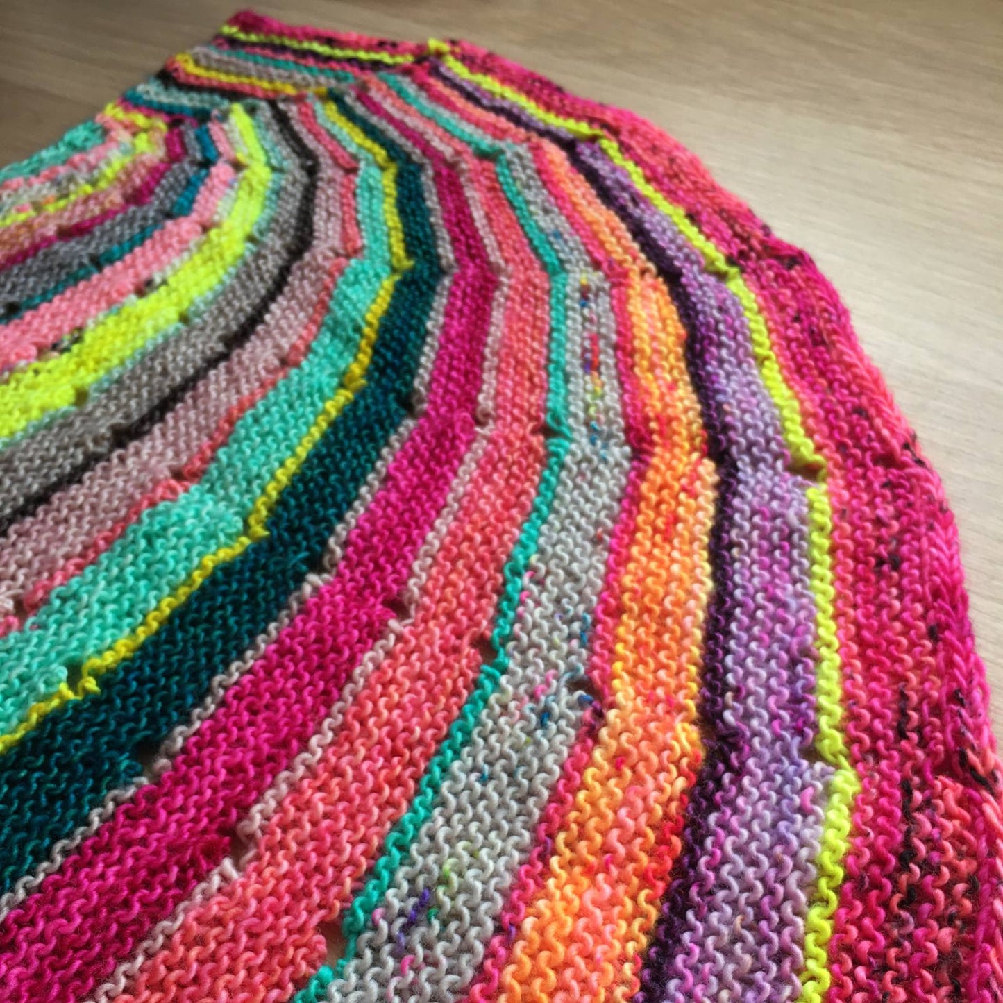 Dotted Rays Yarn Bundle