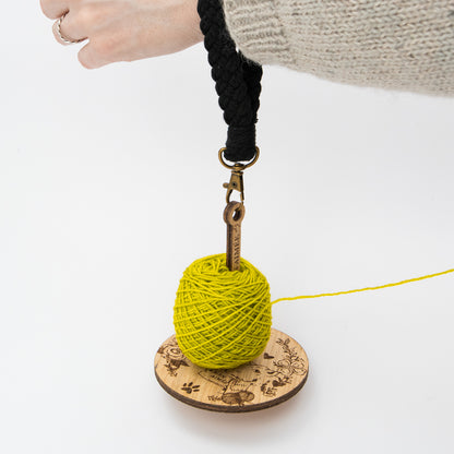 Le Chat qui Tricote X La Bien Aimée Wooden Yarn Holder