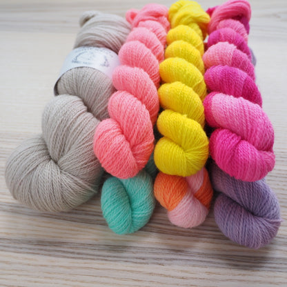 Helix cowl yarn bundle