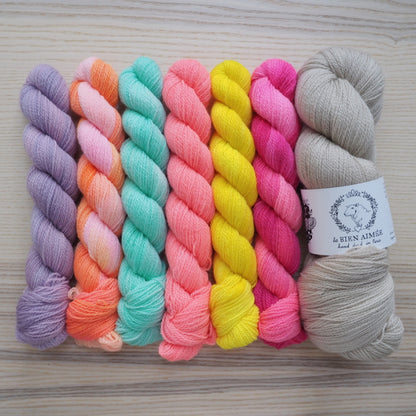 Helix cowl yarn bundle