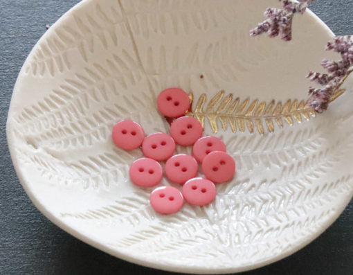 Lise Tailor - Flat Button (Shiny)